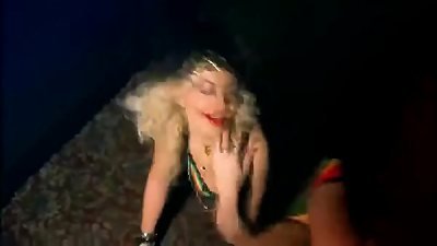 色情明星与名人星期天 pyne12