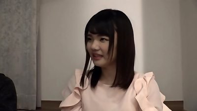 与一个无辜的女大学生潮湿的钉子。坚如磐石，玩得开心，就能射出一枪