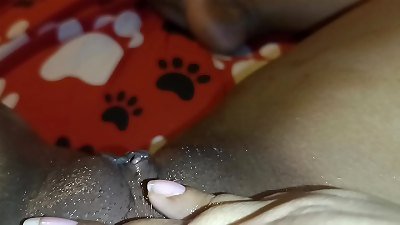 我独自一人留在家里，我的高潮性高潮。