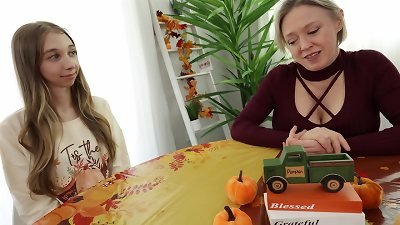 感恩节晚餐前继姐的亲密关系 - cockslut Bri