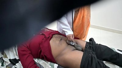 医生与病人玩得很开心