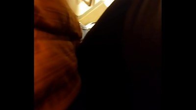 我在地铁上找到了Nopor女演员。我请她卖给我她的内裤，并哄她去一家旅馆。我给了她一个疯狂的拥抱，她在公共场合触动了我的善意。